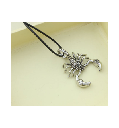 Collier scorpion Collier scorpion