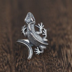 Bague lézard aux yeux rouges